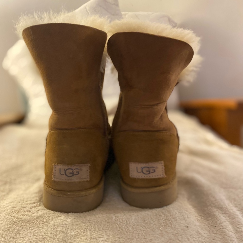 UGG Women's Classic Cuff Short Winter Boot